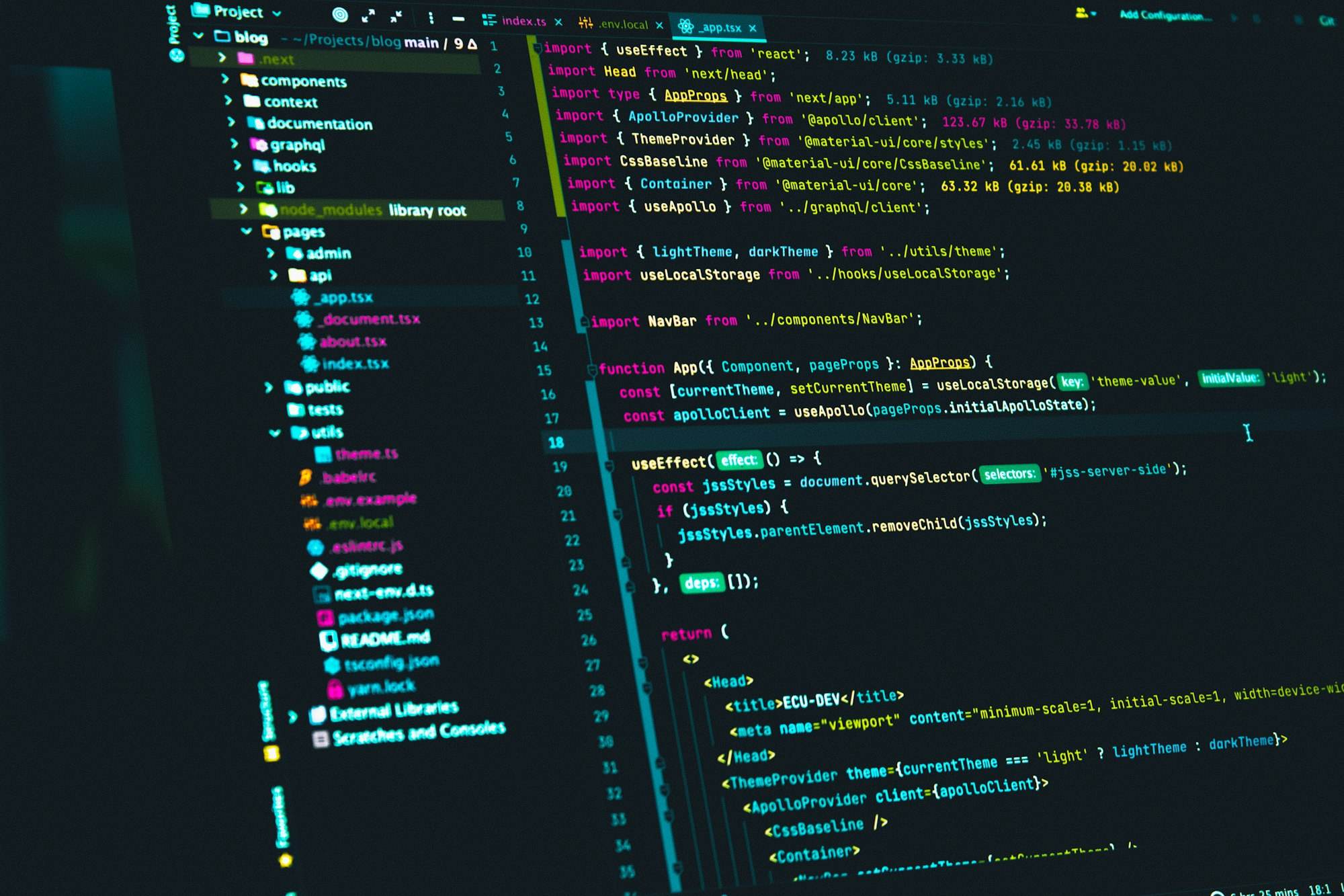Code-Editor mit geöffnetem React-Quelltext und Dateibaum